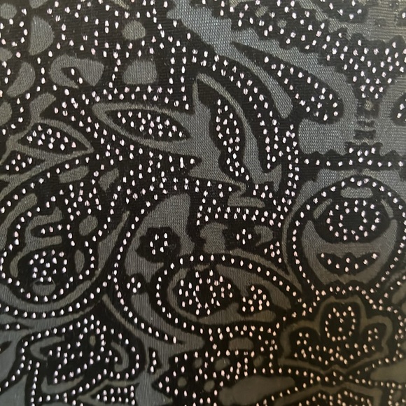 Cupcakes & Cashmere Janna Burnout Velvet Shift w/Split Sleeves Black SZ Small - Picture 8 of 10